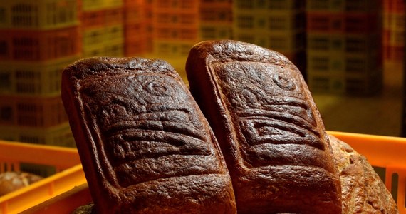 Piekarze alarmują: z roku na rok Polacy jedzą coraz mniej chleba. Chcą o klientów zawalczyć jakością, a to oznacza jedno: wzrost cen. I to nawet o jedną trzecią!