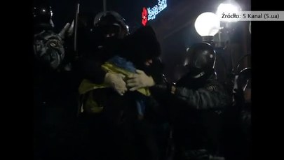 Bili pałkami, używali gazu. Brutalna pacyfikacja demonstracji w Kijowie