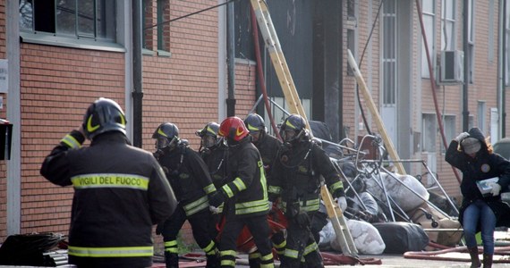 Siedem osób zginęło w pożarze w nielegalnej noclegowni przy prowadzonej przez Chińczyków fabryce odzieży w Prato, w Toskanii - podała w niedzielę włoska straż pożarna. Ofiary to nielegalni pracownicy szyjący ubrania dla międzynarodowych sieci odzieżowych.