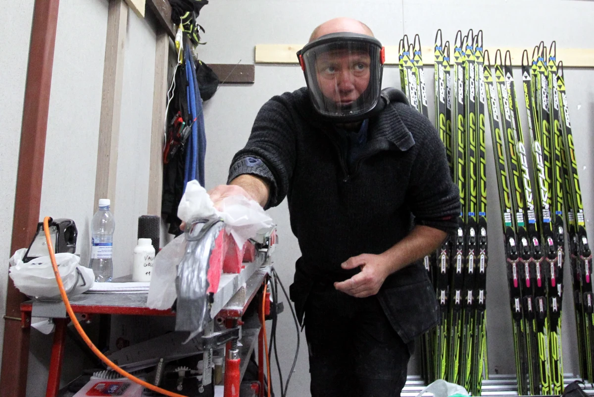 Ulf Olsson, szwedzki serwismen Justyny Kowalczyk, miał wypadek samochodowy. Jechał  z zawodów inaugurujących Puchar Świata w biegach narciarskich w fińskim Kuusamo do norweskiego Lillehammer. Nic mu się nie stało.  