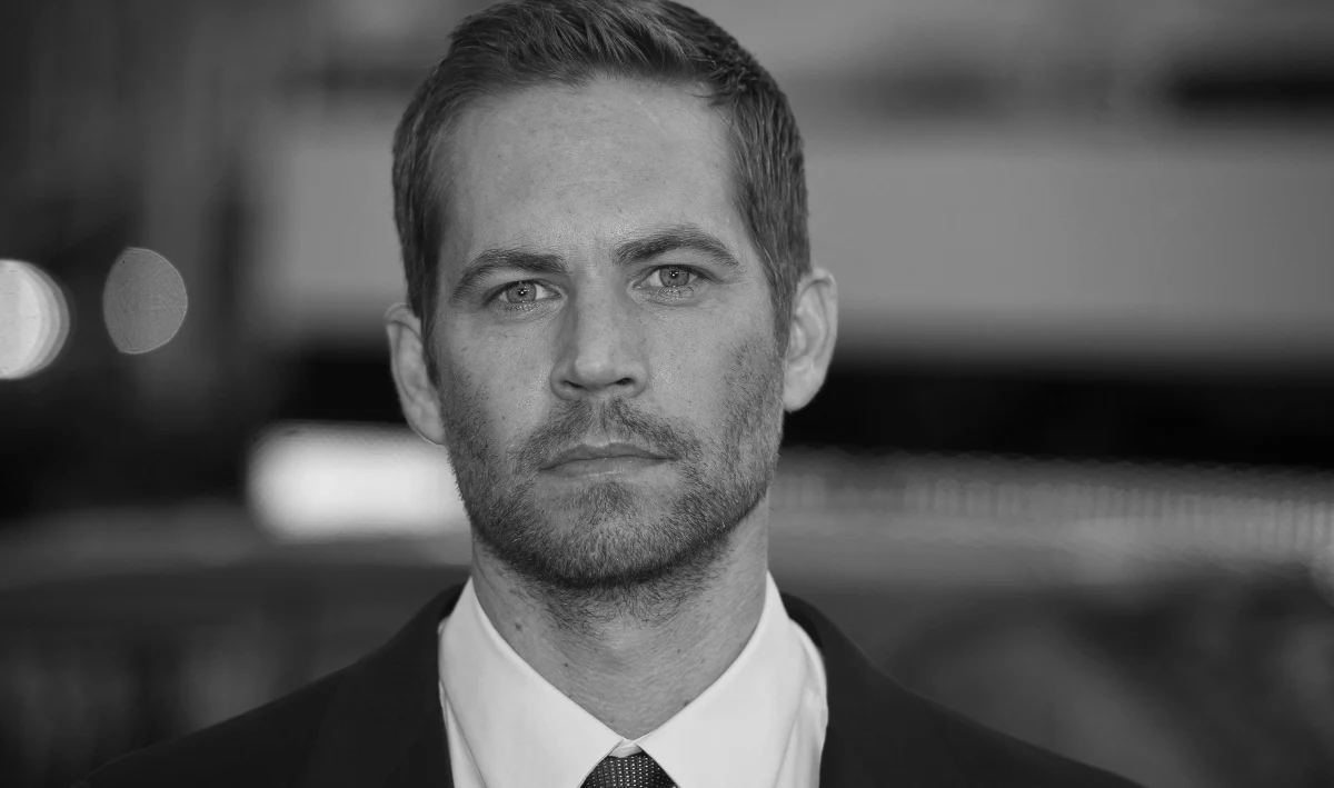 Rodzina i fani słynnego aktora Paula Walkera są zrozpaczeni po jego tragicznej śmierci. Gwiazdor filmu "Szybcy i wściekli" zginął w sobotę w wypadku samochodowym niedaleko Hollywood. Zdjęcia z miejsca zdarzenia są przerażające.