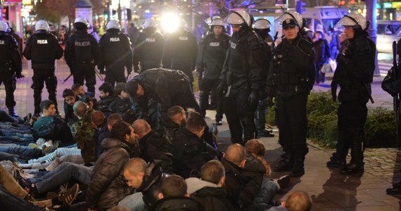 24 kibiców Lazio Rzym trafiło do aresztów w Polsce  w związku z burdami  w zeszłym tygodniu w centrum Warszawy.  W czwartek przed meczem z Legią policja zatrzymała około 160 chuliganów.
