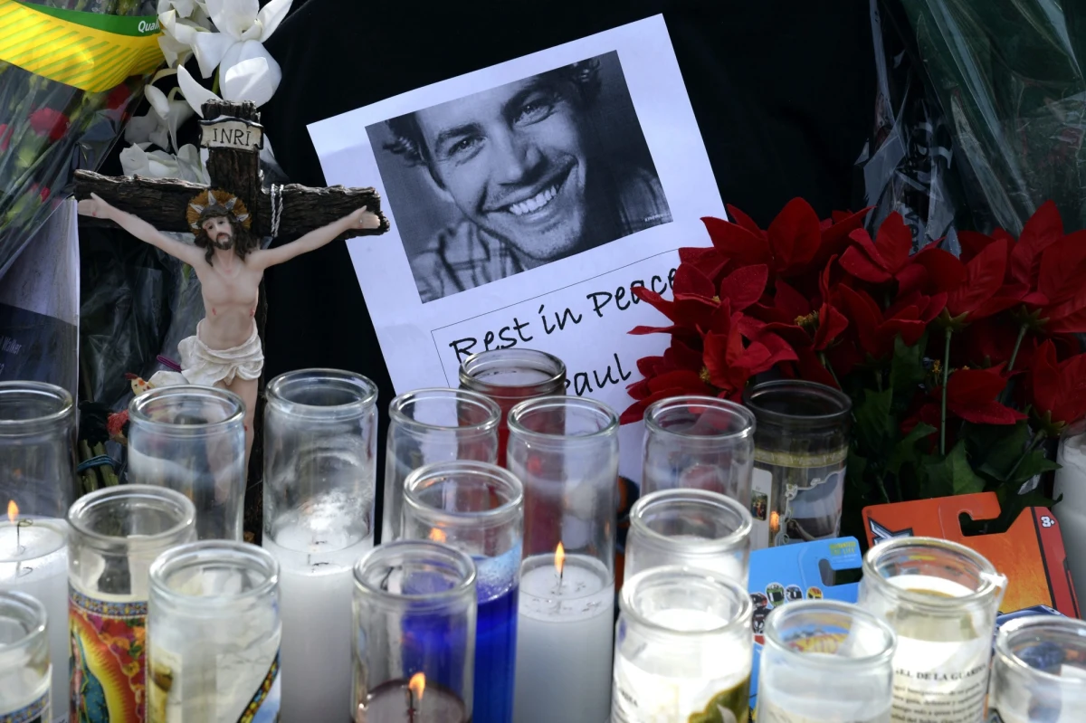 Opublikowano nagranie z monitoringu, na którym zarejestrowano moment tuż po wypadku samochodowym aktora Paula Walkera i jego kolegi, kierowcy Rogera Rodasa. Zarówno gwiazdor "Szybkich i wściekłych", jak i jego przyjaciel, który kierował porsche zginęli na miejscu. 