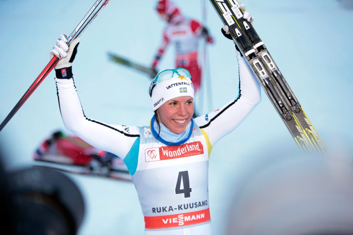 Szwedka Charlotte Kalla po zajęciu drugiego miejsca w zawodach Ruka Triple w Kuusamo stała się jedną z faworytek zimowych igrzysk olimpijskich w Soczi. Jednak zdaniem ekspertów musi "wykasować z pamięci" swoją idolkę Norweżkę Marit Bjoergen. 