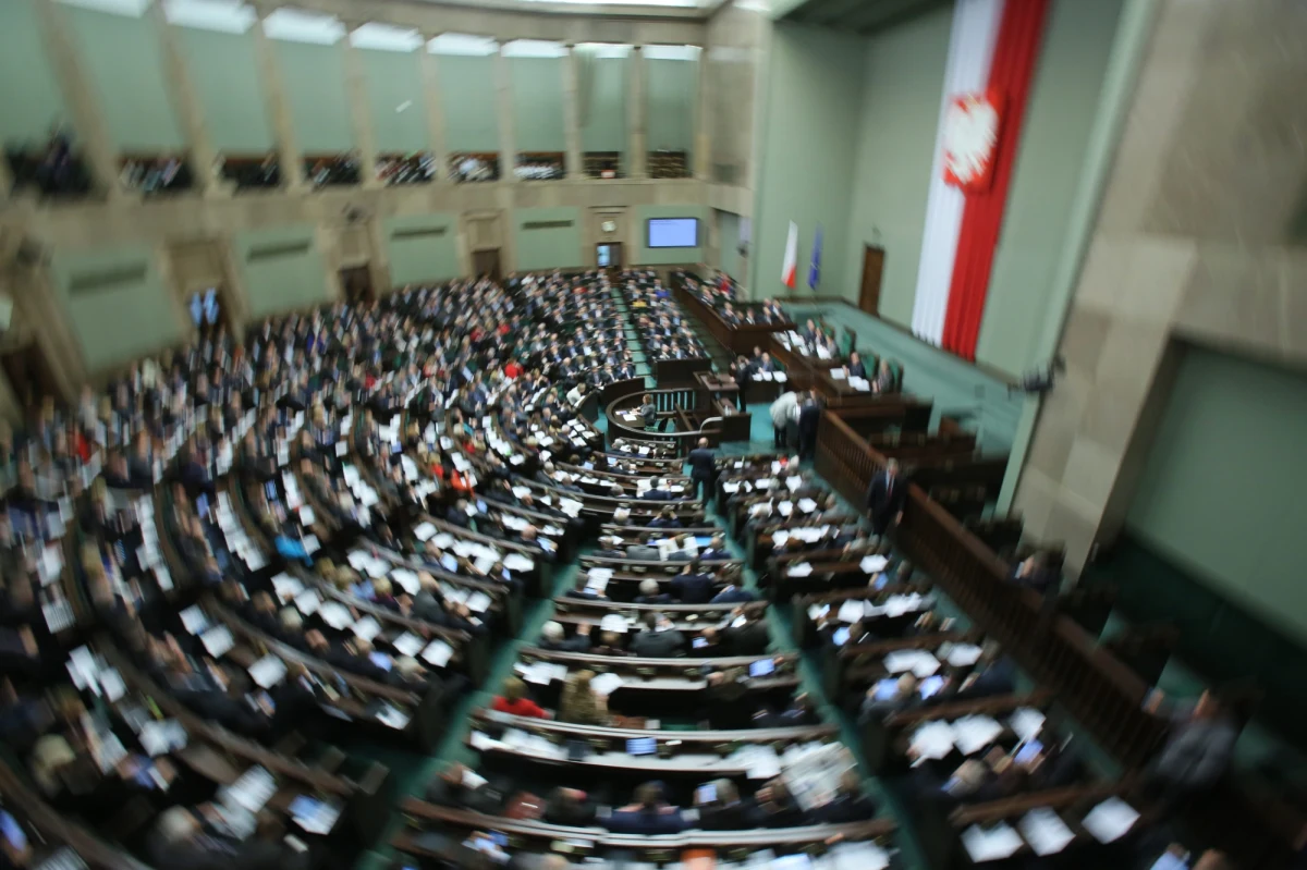 W Sejmie odbyło się pierwsze czytanie rządowego projektu zmian w systemie emerytalnym. Jak mówił minister pracy Władysław Kosiniak-Kamysz, "fundamentem projektu zmian w systemie emerytalnym jest bezpieczeństwo obecnych i przyszłych emerytów oraz całego systemu emerytalnego".