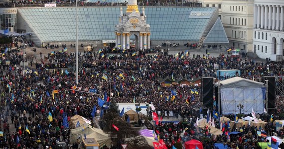 Protestujący na Majdanie po klęsce w głosowaniu nad wotum nieufności wobec rządu żądają, by to prezydent odwołał gabinet i ogłosił przedterminowe wybory. Tysiące protestujących na Majdanie przeszło przed siedzibę prezydenta.