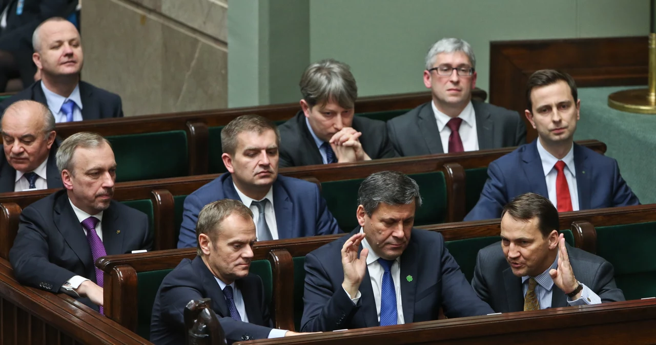 Premier i ministrowie podczas głosowania w związku z pierwszym czytaniem projektu ustawy dot. zmian w systemie emerytalnym