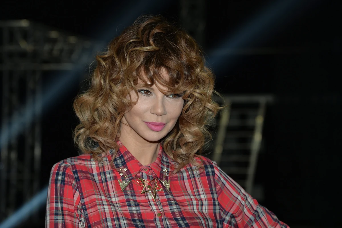 Zapraszamy na niezwykłą zabawę sylwestrową do Wrocławia. Lata 70. i 80. to niezwykły rozkwit i popularność muzyki disco. Także w Polsce. Mieliśmy nasze polskie Bee Gees z Zamościa, czyli grupę VOX, naszą własną Donnę Summer – Zdzisławę Sośnicką. Mieliśmy także własny unikatowy wkład w światową popkulturę w postaci Franka Kimono. Iza Trojanowska śpiewała, że "to wszystko, czego dziś chcę", a Felicjan Andrzejczak usłyszał od swojej Jolki, że "nigdy aż tak".