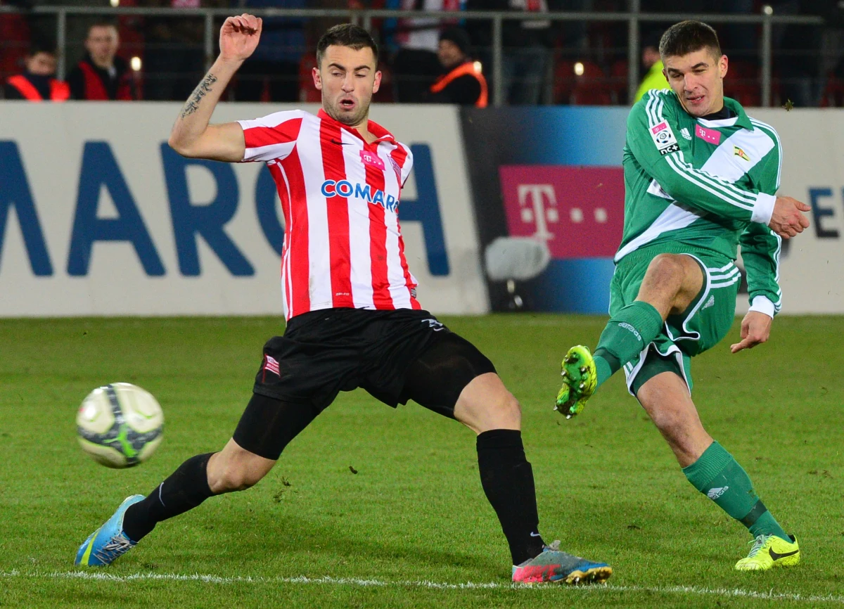 Cracovia Kraków wygrała z Lechią Gdańsk 2:1 w meczu 19. kolejki piłkarskiej Ekstraklasy. Obie bramki dla ekipy gospodarzy zdobył Milos Kosanović. Starcie z grającą w tym sezonie w kratkę Lechią miało być dla "Pasów" dobrą okazją do przełamania - zawodnicy z Krakowa nie wygrali w żadnym z czterech ostatnich spotkań. 