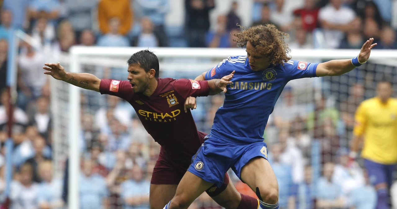 Sergio Aguero (z lewej) i David Luiz