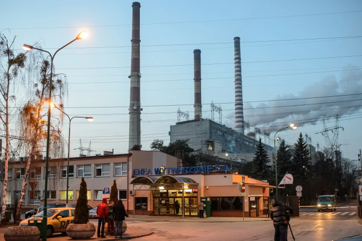 W czwartek wieczorem wydobyto trzy ciała ofiar środowego wypadku w elektrowni Kozienice. Akcja będzie kontynuowana w piątek.