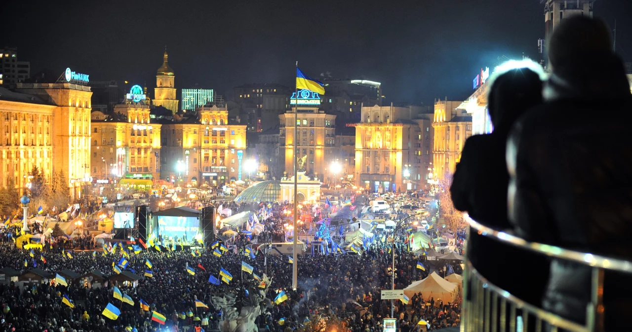 Nocne protesty na Placu Niepodległości