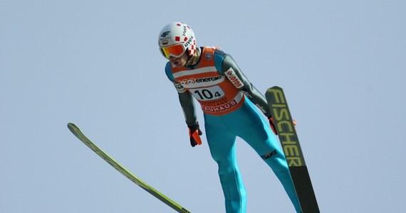 Kamil Stoch uzyskał 100 m i zajął drugie miejsce w kwalifikacjach do jutrzejszego konkursu Pucharu Świata w skokach narciarskich w norweskim Lillehammer. Wygrał Niemiec Richard Freitag - 98,5 m. W konkursie wystartuje sześciu Polaków. 