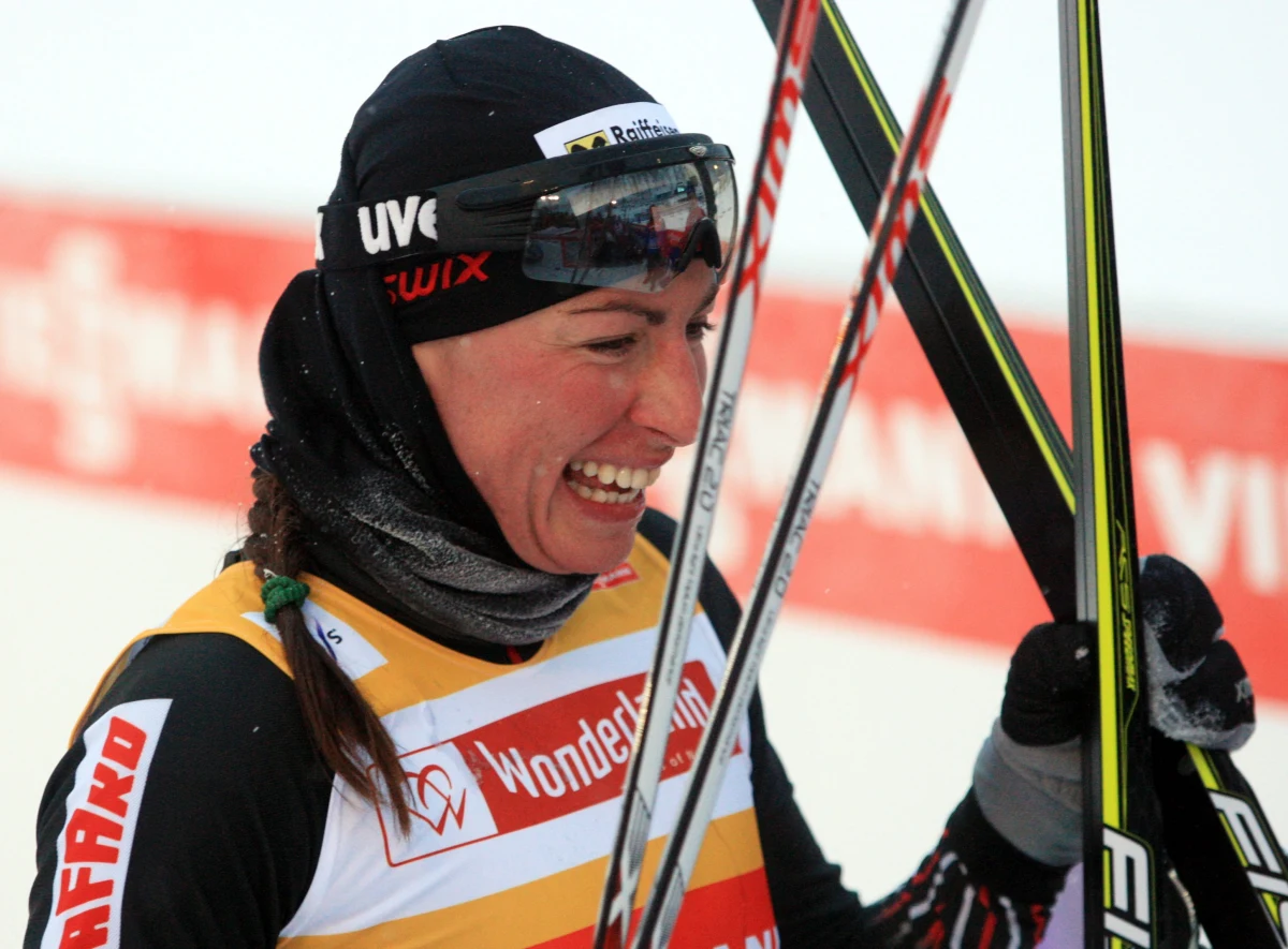 "Początek sezonu w wykonaniu Justyny Kowalczyk jest bardzo dobry. Jestem spokojny o jej wynik w Soczi. Justyna i trener Wierietielny są niezwykle doświadczeni. Wiedzą, co robią" - mówi w rozmowie z RMF FM profesor Szymon Krasicki z Akademii Wychowania Fizycznego w Krakowie. Wyjaśnia też, skąd bierze się ból piszczeli u naszej zawodniczki. "Z tym można walczyć, ale do pewnego stopnia. Ona z tym problemem zmaga się od lat. Podziwiam ją" - podkreśla. I zaznacza, że gdyby nie ambicja, pracowitość - Polka nie odnosiłaby tylu sukcesów. 