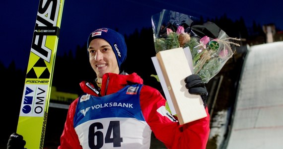 Polska zajęła ostatnie, 14. miejsce w konkursie mieszanym Pucharu Świata w skokach narciarskich rozegranym w norweskim Lillehammer. Wygrała Japonia przed Austrią i Norwegią. Po pierwszej serii prowadziła Austria (473 pkt), dzięki wysokiej formie Gregora Schlierenzauera (98,5 m), Jacqueline Seifriedsberger (99,5 m), Thomasa Morgensterna (97 m) i równie dobrej dyspozycji Danieli Iraschko-Stolz (92 m). Druga była Japonia - 447,9 pkt, a trzecie Niemcy - 435,3 pkt.