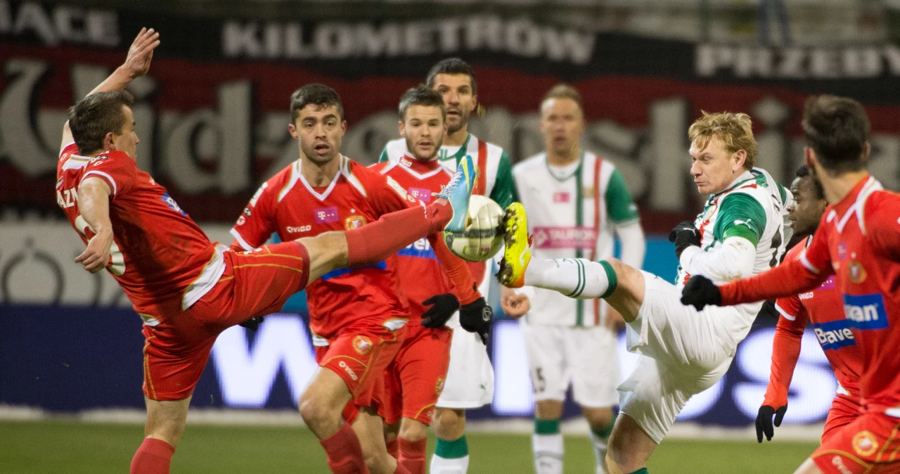 Marcin Kaczmarek (z lewej, Widzew) i Sebastian Mila 