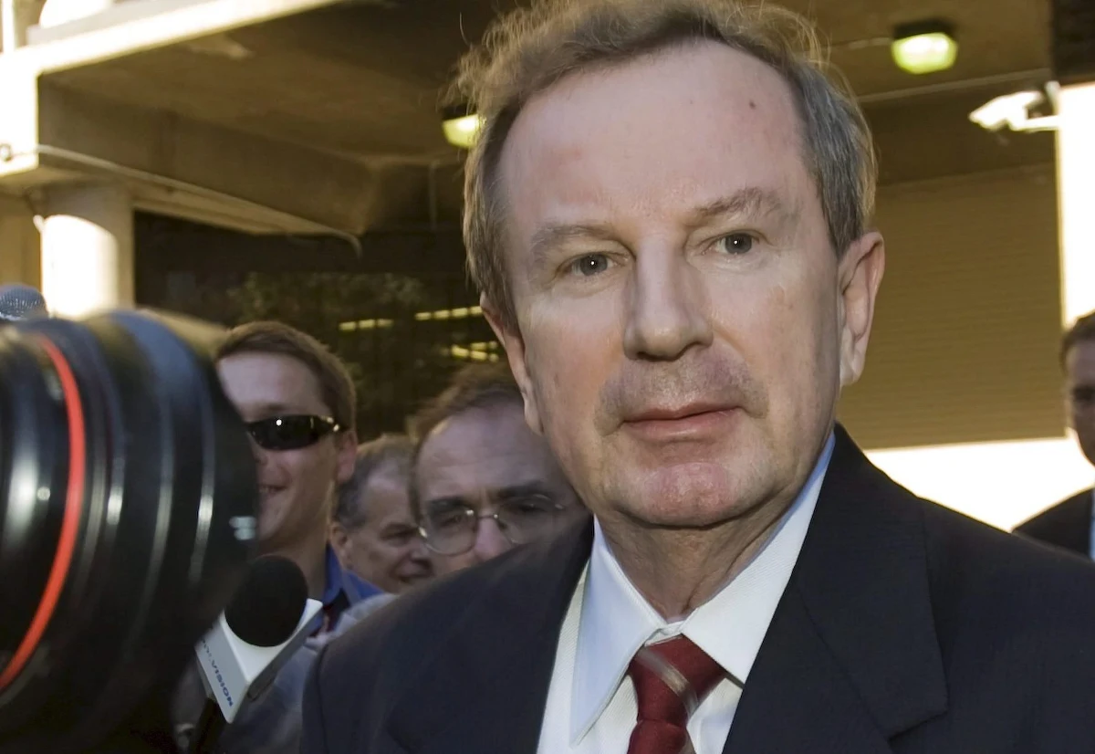 "Cieszę się z decyzji prokuratury" - mówi RMF FM Edward Mazur, polonijny biznesmen oskarżany o to, że był zleceniodawcą zabójstwa generała Papały. W niedzielę ujawniliśmy, że Mazur ma być wezwany do Polski przez łódzką prokuraturę. Będzie mógł przyjechać do kraju bez narażania się na aresztowanie.