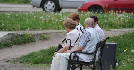 Rośnie liczba emerytów, którzy trafiają do Krajowego Rejestru Długów Biura Informacji Gospodarczej. Aż 69 procent stanowią osoby powyżej 60 roku życia. Rekordzistą w statystykach jest 81-letni emeryt z Małopolski. 
