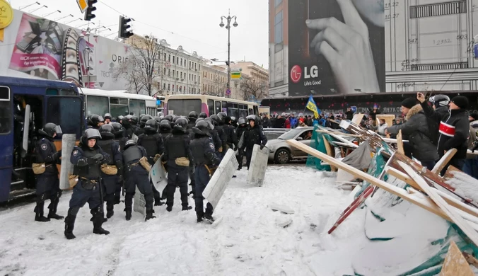 Ukraina: Milicja zablokowała Majdan, ale nie atakuje protestujących