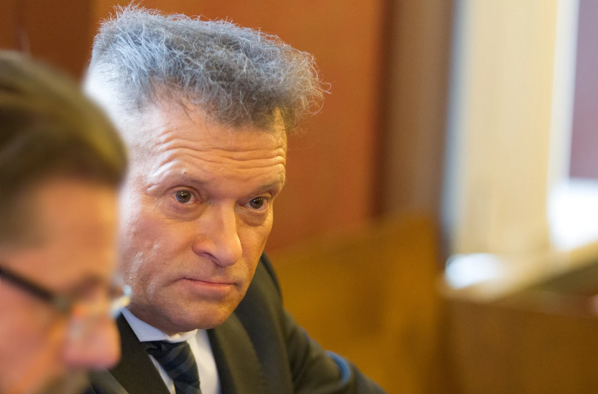 Na 6 lat ma trafić do więzienia Henryk Musialski, zwany śląskim baronem paliwowym. Wyrok katowickiego Sądu Apelacyjnego jest prawomocny. Kierowany przez niego gang wyłudził od państwa prawie 500 mln zł. Prawomocnie został skazany także właściciel firmy detektywistycznej Krzysztof Rutkowski - na 1,5 roku więzienia. Prokuratura zarzuciła mu m.in. pranie pieniędzy pochodzących z przestępstwa. 