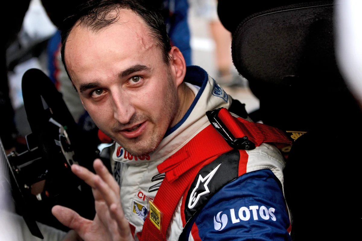Robert Kubica podpisał kontrakt z teamem M-Sport na starty w przyszłorocznych mistrzostwach świata w rajdach samochodowych. 29-letni Polak będzie się ścigał Fordem Fiesta RS WRC we wszystkich 13 rundach cyklu.