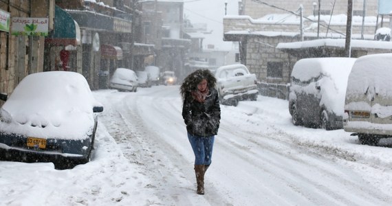 Gwałtowne burze śnieżne i fala niezwykłych chłodów sparaliżowały część Bliskiego Wschodu. Śnieg zasypał ulice Jerozolimy, Betlejem i stolicy Jordanii - Ammanu. Zimowa aura bardzo pogorszyła sytuację 800 000 syryjskich uchodźców na Bliskim Wschodzie. 