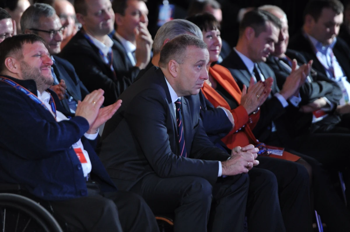 „To było dosyć bolesne, ale konieczne”, „ dla przegranych nie zabraknie pracy w PO”, „nie będzie podziału w partii” - w ten sposób politycy Platformy Obywatelskiej komentują  decyzję Rady Krajowej PO, która nie wybrała Grzegorza Schetyny w skład zarządu partii. „Tusk rozprawił się z ostatnim niezależnym politykiem PO” – to z kolei komentarz byłego już polityka tego ugrupowania, Jarosława Gowina. 