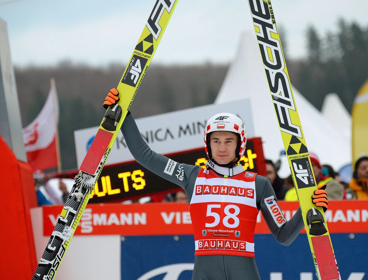 Kamil Stoch zajął pierwsze miejsce w konkursie Pucharu Świata w skokach narciarskich w Titisee-Neustadt! To ósme zwycięstwo Polaka w zawodach pucharowych. Drugie miejsce zajął Szwajcar Simon Ammann, a trzecie Japończyk Noriaki Kasai.