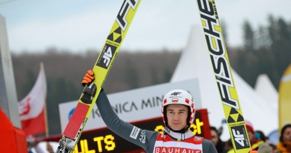 Kamil Stoch zajął pierwsze miejsce w konkursie Pucharu Świata w skokach narciarskich w Titisee-Neustadt! To ósme zwycięstwo Polaka w zawodach pucharowych. Drugie miejsce zajął Szwajcar Simon Ammann, a trzecie Japończyk Noriaki Kasai.