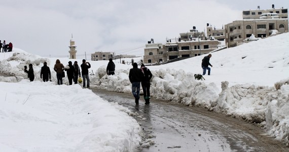 Przez trzy dni tornada i zamiecie śnieżne nękały Izraeel, Zachodni Brzeg i Strefę Gazy. Te załamania pogody, nienaturalne dla Bliskiego Wschodu, wyrządziły wiele szkód. Życie powoli wraca do normy, ale nadal wiele dróg jest nieprzejezdnych. 