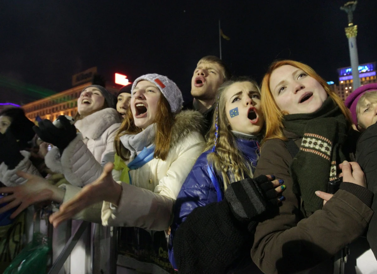W rządzącej Partii Regionów prezydenta Wiktora Janukowycza narasta rozłam - podają ukraińskie media. Bunt ma być wywołany obawami przed zastosowaniem sankcji wobec przedstawicieli władz zaangażowanych w stosowanie siły wobec uczestników protestów prounijnych w Kijowie.