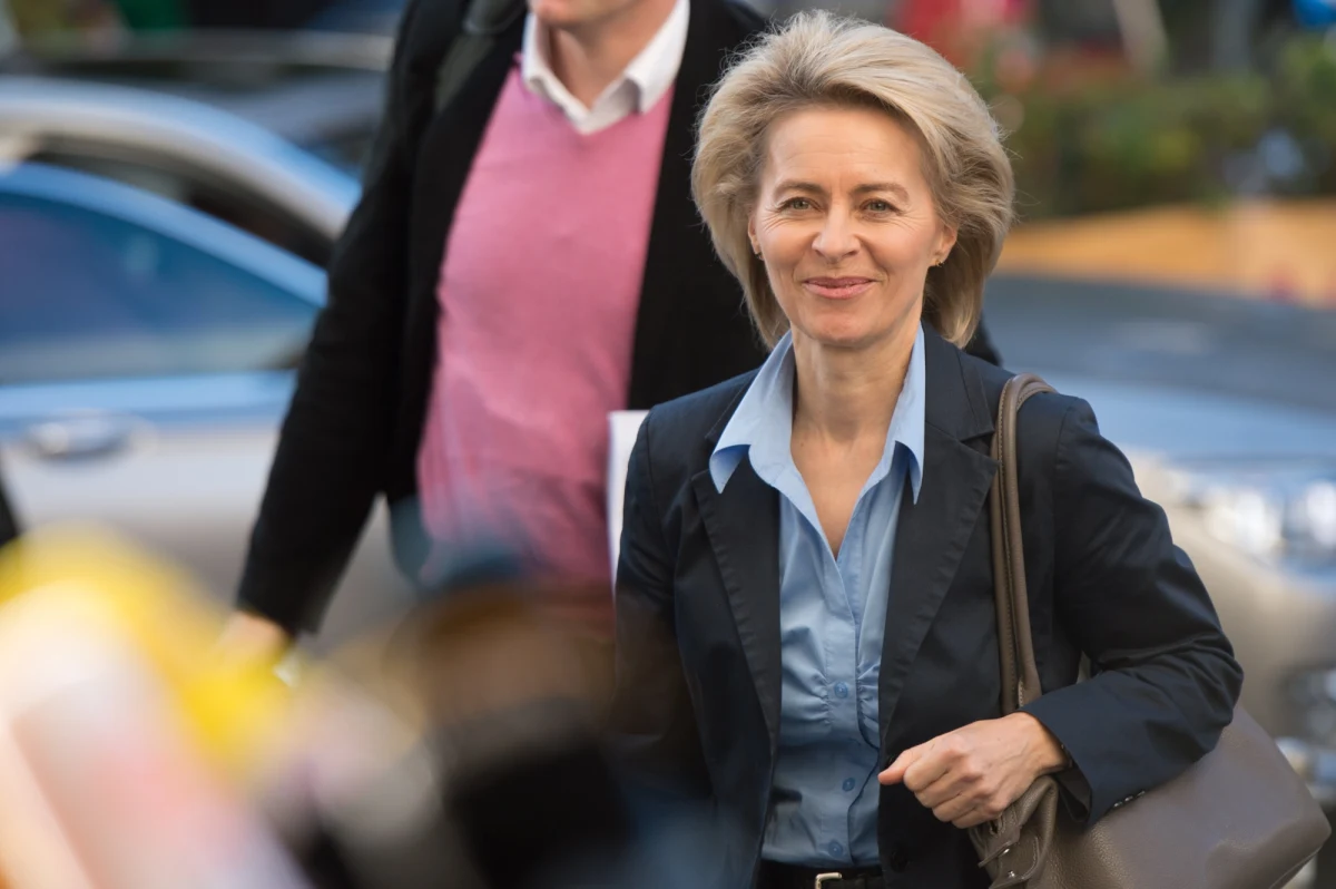 Nowa niemiecka minister obrony Ursula von der Leyen przyznała w wywiadzie dla telewizji ARD, że propozycja objęcia tego resortu była dla niej zaskoczeniem. Tak dużym, że będzie musiała dopiero nauczyć się stopni wojskowych.  