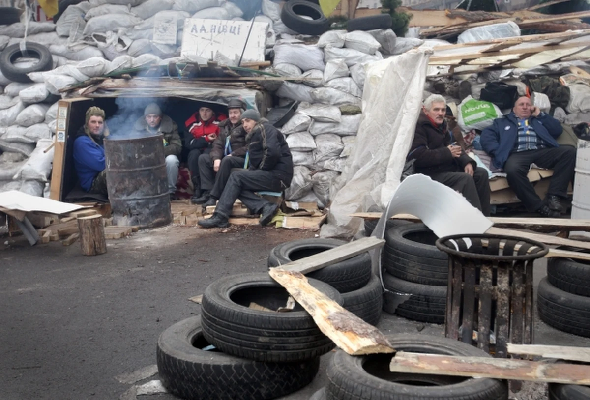 Polska będzie zabiegać w UE o przyspieszenie rozmów na temat zniesienia wiz dla Ukraińców - zadeklarował w Brukseli szef polskiej dyplomacji Radosław Sikorski. Dodał, że dobrze by było, aby w dokumencie końcowym szczytu UE zaplanowanego na 19-20 grudnia znalazł się zapis dotyczący możliwości ruchu bezwizowego z Ukrainą. 
