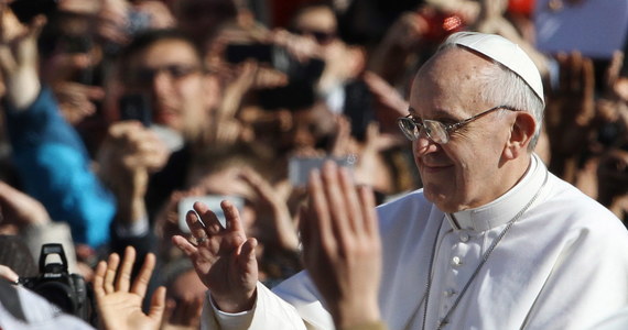 W dniu swoich 77. urodzin papież Franciszek zaprosił na poranną mszę w Domu świętej Marty oraz śniadanie czterech bezdomnych z okolic placu Świętego Piotra.