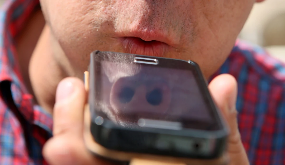 Francuski rząd protestuje przeciwko izraelskiej aplikacji na smartfony o nazwie "Waze". Umożliwia ona kierowcom m.in. wzajemne ostrzeganie się w razie obecności radarów i policyjnych kontroli na drogach. Będą negocjacje z koncernem Google w tej sprawie.