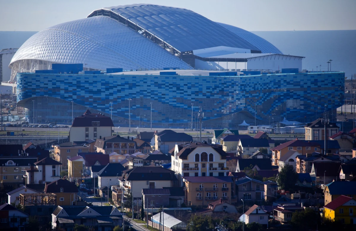 Ani prezydent Barack Obama, ani wiceprezydent Joe Biden nie wezmą udziału w zimowych igrzyskach olimpijskich w Soczi. Nie będzie też małżonki Obamy. W oficjalnej delegacji USA na otwarcie i zakończenie igrzysk znajdą się natomiast zdeklarowane lesbijki.