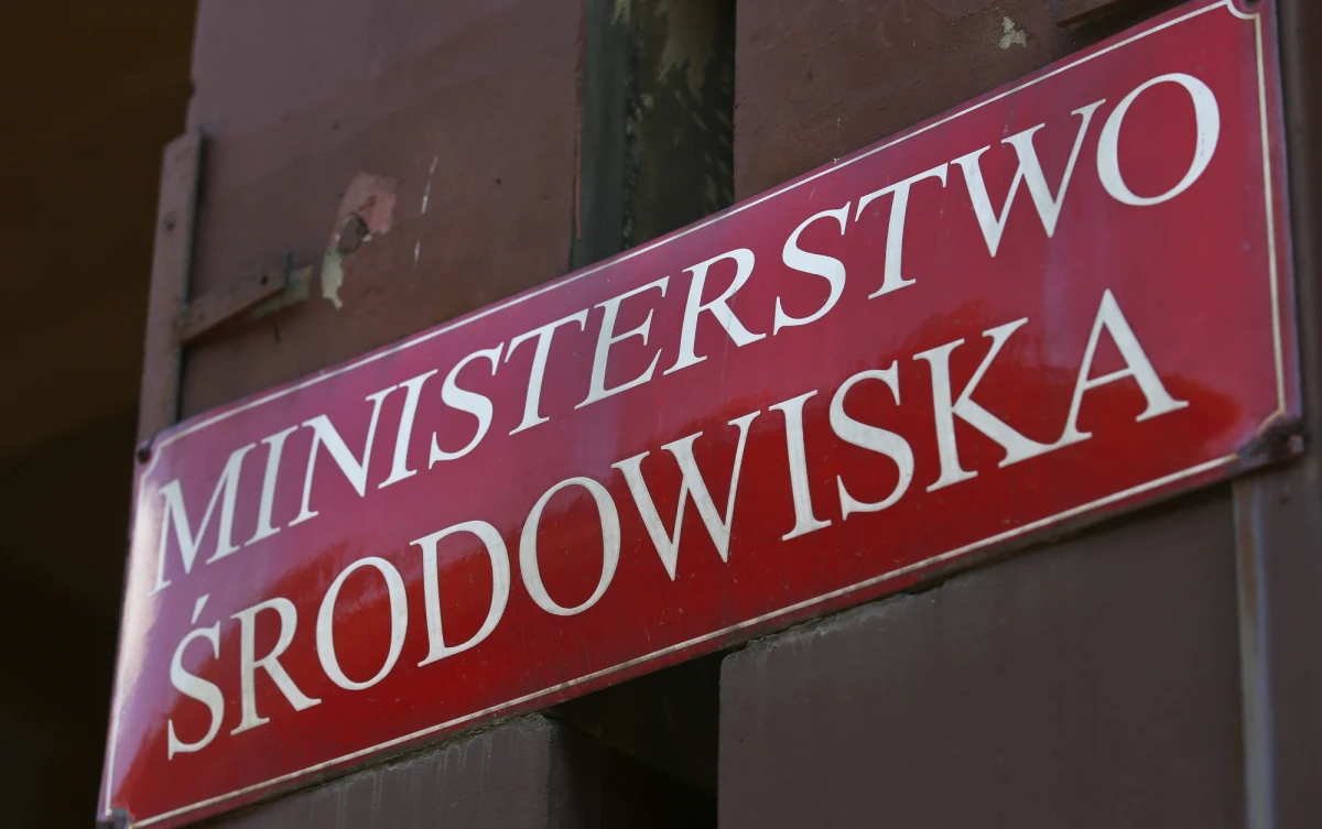 Minister środowiska Maciej Grabowski odwołał wiceministrów środowiska: Anetę Wilmańską i Beatę Jaczewską. Potwierdziło to biuro prasowe resortu. Odwołany ma być też główny geolog kraju Piotr Woźniak - poinformowały Polską Agencję Prasową źródła w Ministerstwie Środowiska.  