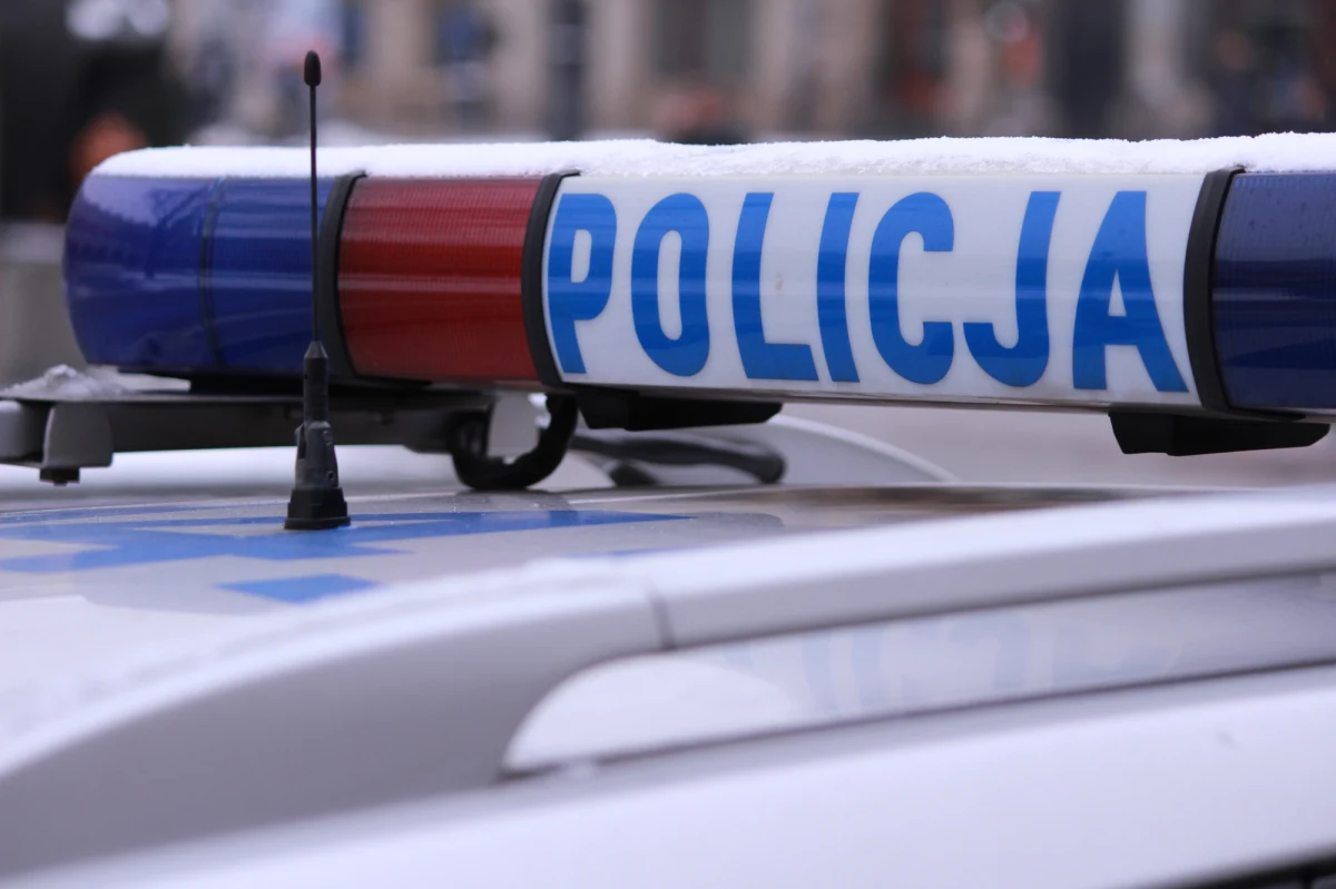 Na samochodzie policjanta, podejrzewanego o śmiertelne potrącenie w Wólce pod Lublinem 19-latki i ucieczkę są uszkodzenia świadczące o tym, że auto brało udział w wypadku.