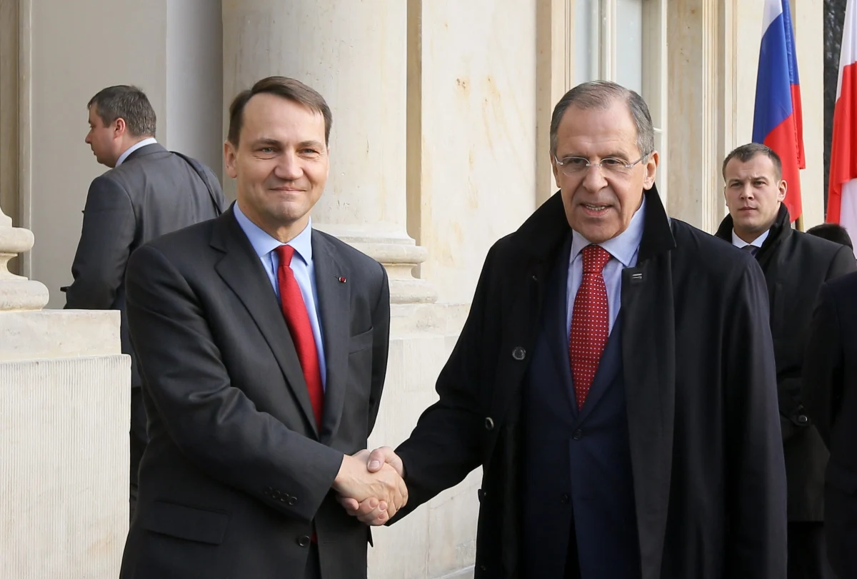 Szef polskiej dyplomacji Radosław Sikorski poinformował, że ponownie zwrócił się do szefa MSZ Rosji Siergieja Ławrowa o zwrot przez Moskwę wraku Tu-154M, który rozbił się 10 kwietnia 2010 roku pod Smoleńskiem. Dziś w Warszawie pod przewodnictwem obu ministrów odbyło się posiedzenie Komitetu Strategii Współpracy Polsko-Rosyjskiej. 