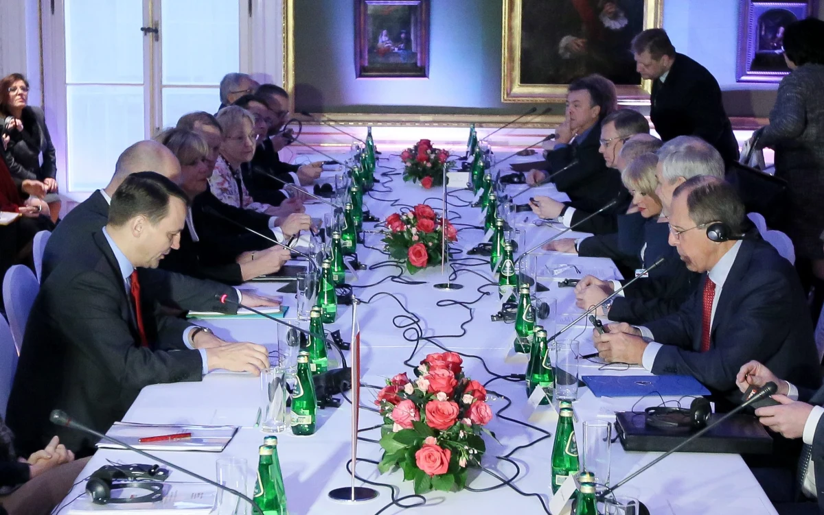 Wszystkie dokumenty, które miały ujawnić prawdę o zbrodni katyńskiej, zostały odtajnione; pozostała dokumentacja w tej sprawie podlega ustawie o ochronie danych osobowych - oświadczył przebywający z wizytą w Warszawie szef rosyjskiego MSZ Siergiej Ławrow.