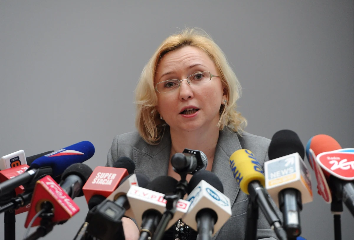 Za bezczynność połączoną z "rażącym naruszeniem prawa" była już prezes NFZ Agnieszka Pachciarz domagała się kary grzywny dla ministra zdrowia. Taka jest treść pozwu, jaki złożyła do sądu administracyjnego. W ten sposób chciała zmusić Bartosza Arłukowicza do tego, żeby zapłacił za leczenie osób nieubezpieczonych, których leczenie finansuje budżet państwa. To ten dokument był bezpośrednim powodem wniosku ministra o odwołanie Pachciarz.