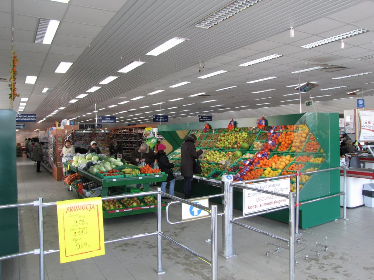 W Wigilię zakupy w sklepach dyskontowych będzie można zrobić do godz. 14, a w większości hipermarketów do godz. 15. W sylwestra sklepy będą czynne do godz. 18. Związkowcy apelują, by nie zwlekać z zakupami, by pracownicy sklepów mogli także cieszyć się świętami.