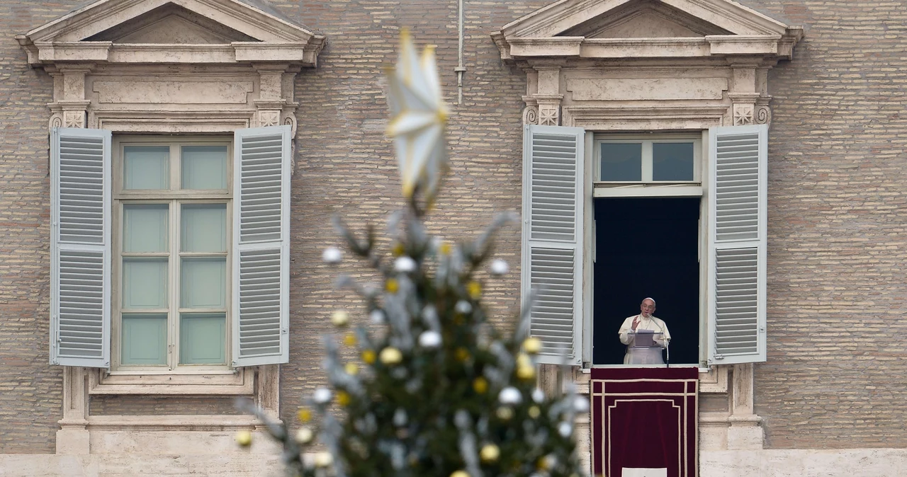 Papież Franciszek podczas modlitwy Anioł Pański