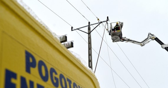 Mieszkańcy małopolskiej Rącznej i Liszek zbulwersowani brakiem prądu w domach. Energetycy zaplanowali na dziś, czyli na dzień przed Wigilią, modernizacje sieci i na 8 godzin odłączyli zasilanie. 