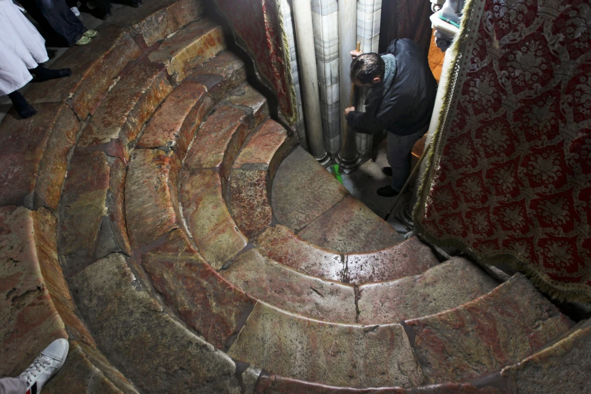 Bazylika Narodzenia Pańskiego w Betlejem, jedno z najważniejszych dla chrześcijan miejsc, doczekała się w końcu najpoważniejszego od 600 lat remontu. Od dawna przeciekał dach świątyni, wzniesionej nad grotą, w której - według tradycji - urodził się Jezus.