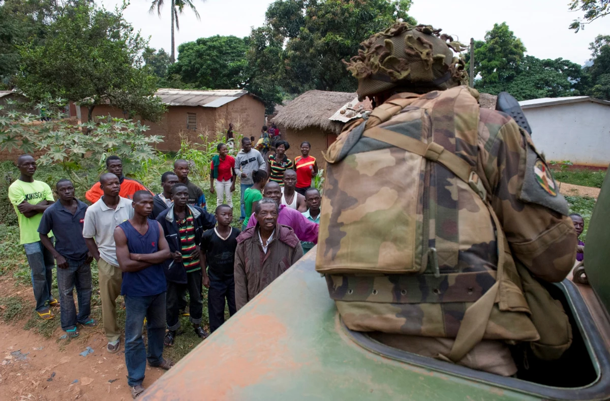 Nie w Wigilię, jak zapowiadano, ale najpóźniej do 30 grudnia, rząd rozpatrzy wniosek do prezydenta o użycie polskich żołnierzy do wsparcia francuskiej operacji w Republice Środkowoafrykańskiej. Polska ma wysłać 50 żołnierzy. Ich wyjazd będzie trzecią w ostatnich latach wyprawą wojenną polskiego wojska w Afryce. 