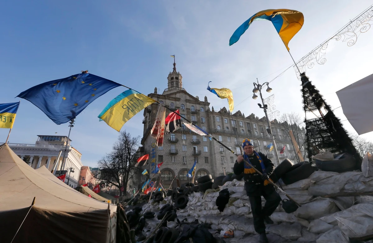 Nieznani sprawcy brutalnie pobili w nocy Tetianę Czornowił, znaną dziennikarkę i aktywistkę Euromajdanu. Tak nazywany jest trwający od ponad miesiąca w Kijowie protest zwolenników integracji z Unią Europejską, którzy domagają się zmiany władz Ukrainy. 