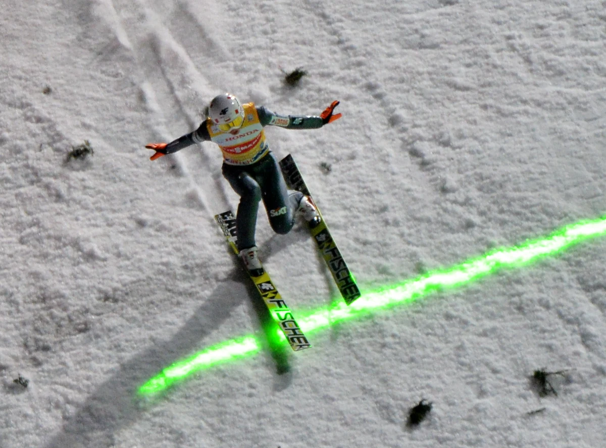 O godzinie 16.30 rozpocznie się finałowy konkurs 62. Turnieju Czterech Skoczni w niemieckim Obersdorfie. Polscy skoczkowie wystartują w nim w pełnym, sześcioosobowym składzie. Dziś również drugi odcinek Tour de Ski - sprint techniką dowolną w Oberhofie. Pobiegnie w nim m.in. nasza zawodniczka Sylwia Jaśkowiec.
