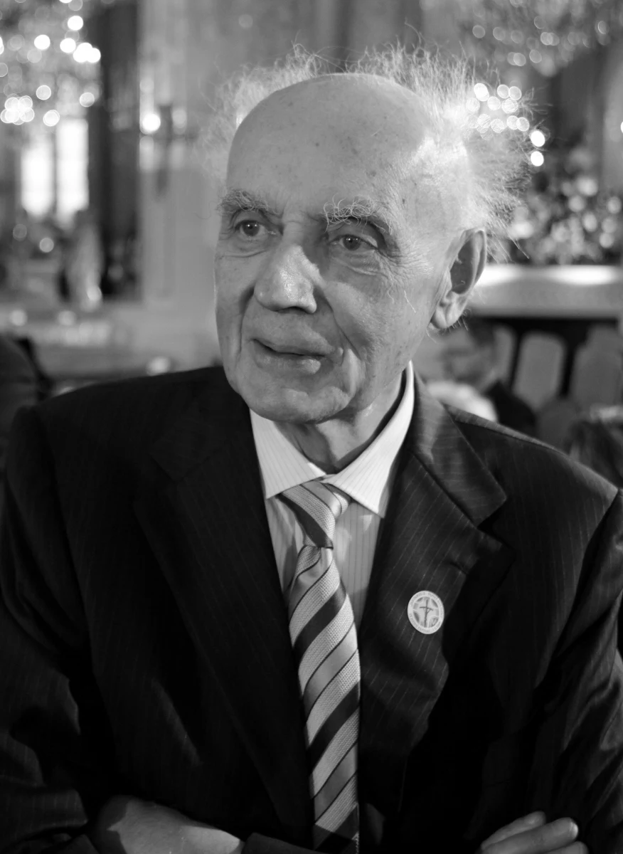 "To był genialny kompozytor. A to, co on zrobił dla kina polskiego, ten jego wkład, wysokiej jakości muzyka użytkowa, jest czymś niezwykłym" - mówił o Wojciechu Kilarze reżyser Kazimierz Kutz. "Był człowiekiem niesłychanie miłym, piekielnie inteligentnym i dowcipnym, był bardzo towarzyski" - opowiadał w rozmowie z dziennikarzem RMF FM. 