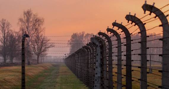 Połowa baraku więźniarskiego z byłego niemieckiego obozu Auschwitz II-Birkenau wróciła ze Stanów Zjednoczonych do Polski. Przez wiele lat była elementem wystawy w waszyngtońskim Muzeum Holokaustu. 